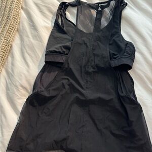 Lulu Lemon workout out Jersey with built-in bra